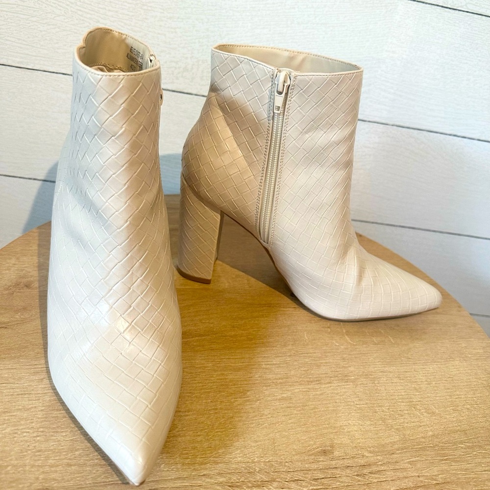 Cream closed toed heel!